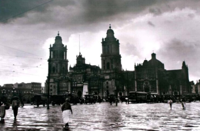 Zócalo de la ciudad de México cuando aun tenia agua